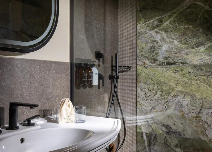 Hotel L'ormaie & Paris